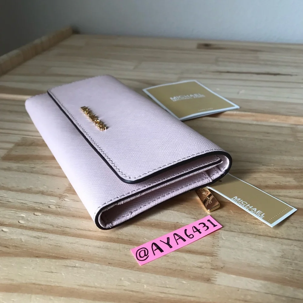 Michael Kors Wallet🎈🎈 - Picture 1 of 6